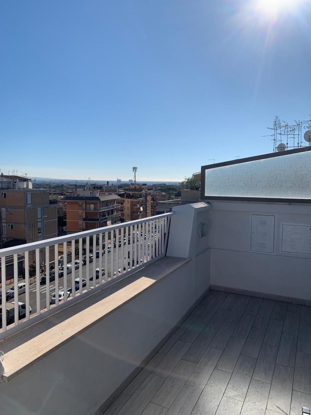 Vivi In Un Attico Tipico Romano Con Vista Su Roma Exteriör bild