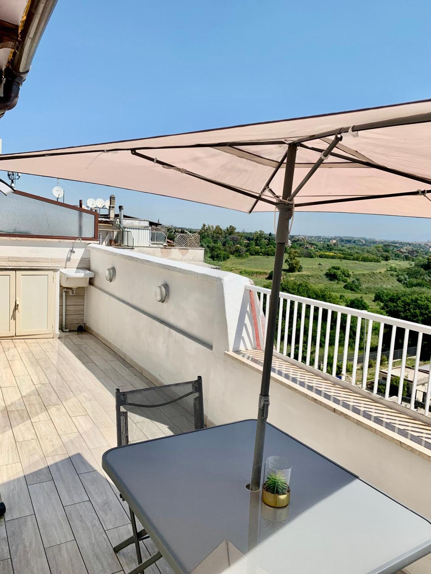 Vivi In Un Attico Tipico Romano Con Vista Su Roma Exteriör bild